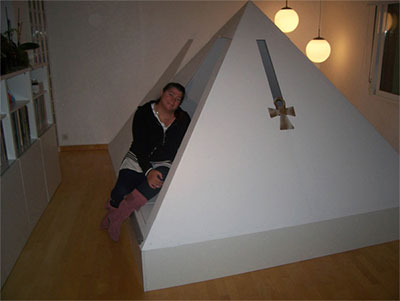 Piramicama Hércules con mujer feliz