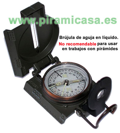 Brújula mala de aguja en líquido