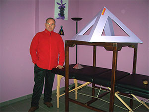 Rubén con Pirámide Hygia